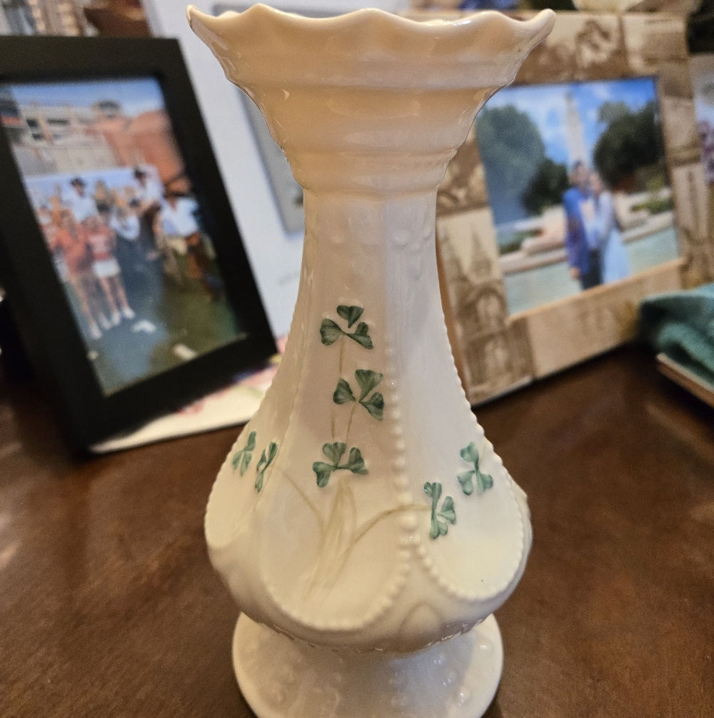 Irish Belleek "Island Vase" Shamrock Pattern c.1993-97. 8th Mark, Sticker, RARE